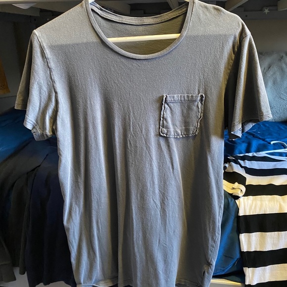 4 Shirts! Two Hurley long sleeve thermals! - Picture 5 of 5